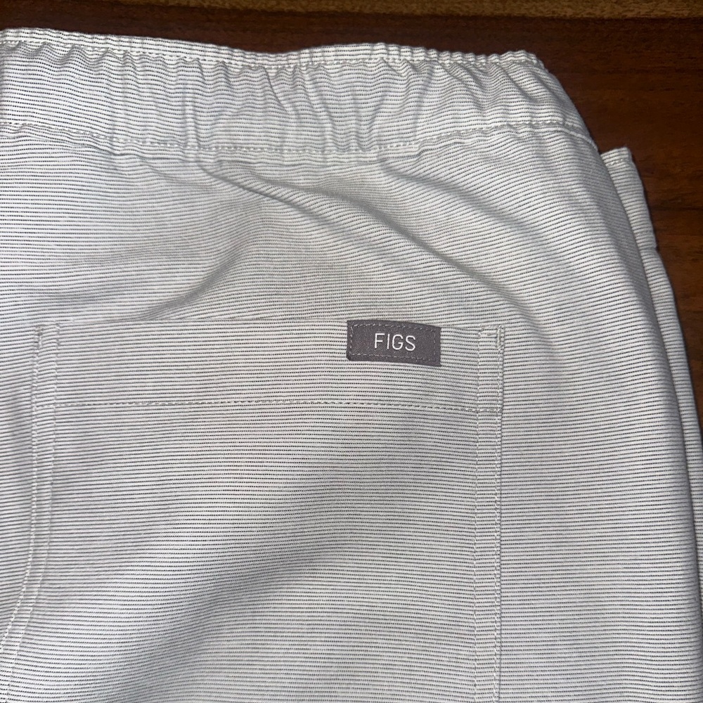 Men’s large figs scrub bottoms- light gray stripes